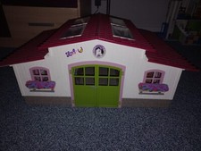 schleich pferdestall+Jeep und Anhänger +Zaun+Pferde und Spielfiguren