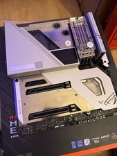 ASUS ROG Maximus XIII Extreme Glacial Z590 + 11900k + 64GB RAM + SSD 1TB CORSAIR