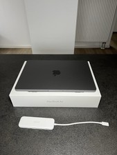 Apple MacBook Air M2 – 16 GB / 256 GB - mit Garantie + Zubehör - Space Grau