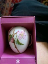 Royal Copenhagen Porzellan, 1. Wahl, Frühlingsei mit Apfelblüten