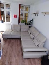 Großes Echtleder-Ecksofa mit Schlaffunktion und vielen Einstellmöglichkeiten