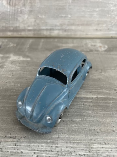 Sehr altes spielzeugauto von - sehr,