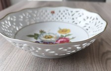 Schöne Durchbruch-Schale mit