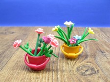 2 Eimer mit Blumenstiele