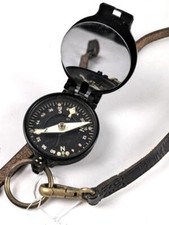 Marschkompass Wehrmacht mit Fangriemen. Beides vom Hersteller MK, sehr guter Zus