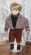 Porzellan Puppe Bayern Junge mit Anzug shabby Landhaus 