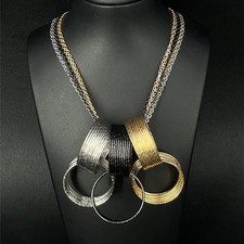 SECHSREIHIGE KETTE MIT ANHÄNGER TRICOLOR SCHMUCKJAGD