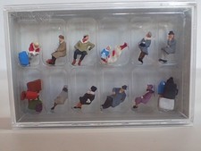 Preiser Sitzende Reisende 10St winterlicher Kleidung Koffer  10317 H0 1:87 OVP