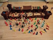 Fort Independence / Westernfiguren und Pferde / Jean Höfler u. Britan