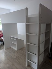 Hochbett mit Schreibtisch und