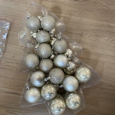 33 Weihnachtskugeln Christbaumkugeln Baumschmuck aus Kunststoff silber sortiert
