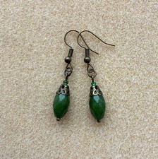 Facettierte dunkelgrüne Jade