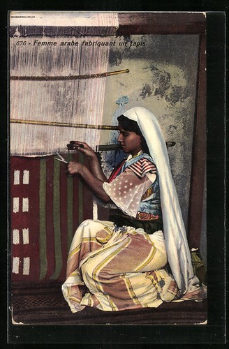 Femme arabe fabriquant un - ak,
