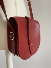 THE CAMBRIDGE SATCHEL COMPANY SADDLE BAG HANDBAGBAG TASCHE CROSSBODY IN ROT NEU 