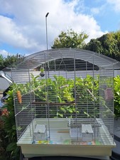 Großer weißer Käfig für Papageien