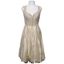 Astrid Söll, Dirndl, Größe