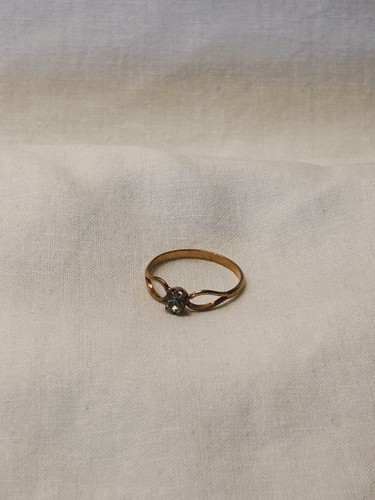 Gold colored solitaire - solitaire, ring