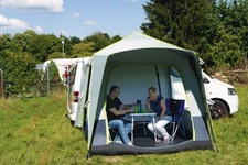 Freistehendes Busvorzelt