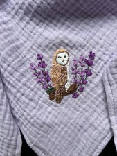 SET Schleife und Halstuch mit Handstickerei "Eule" aus Musselin Baumwolle