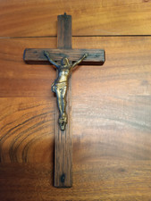 Altes braunes Holzkreuz zum Hängen Kruzifix Jesus aus Messing