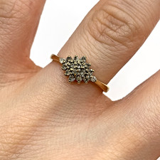 Cluster Ring 9 Karat Gold