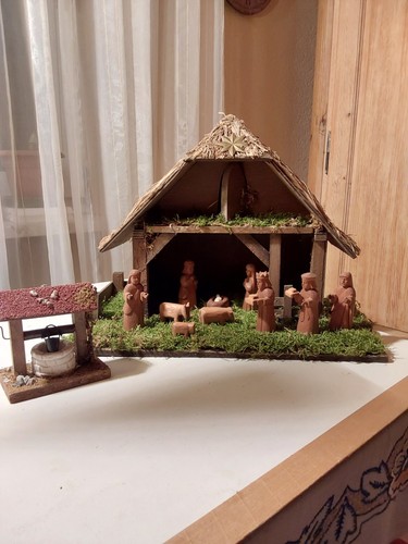 Alte weihnachtskrippe aus holz - weihnachtskrippe,