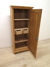 schöner Hochschrank mit Innenschüben im Landhausstil in Weichholz massiv