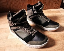 Hohe Sneaker schwarz grün Vty