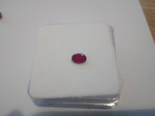 1 einzelner Rubin oval facet Transparent 3,9 x 5,7 nr 2 aus Mosambik