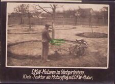 B15725 Fotokarte zur Geschichte von DKW um 1928 Klein Traktor als Motorpflug