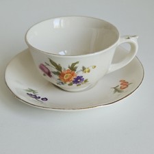 Kleine Tasse mit Untertasse
