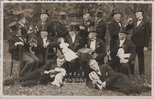 Foto männer mit - männer, bierkasten