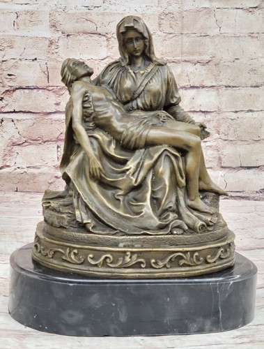 Pieta trauernde mutter hält - pieta,