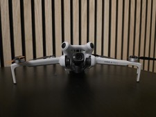 DJI Mini 4 Pro mit DJI Care (9 Monaten) Kameradrohne 