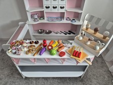 Roba Kaufladen Marktstand Macaron aus Holz (weiß/rosa)+Zubehör aus Holz & Metall