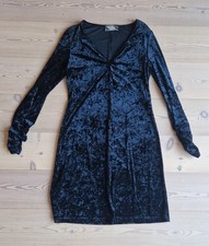 Schwarzes Nickikleid von