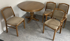 Esszimmertisch ausziehbar; Ein Sessel 5 Stühle; Eiche Rustikal.