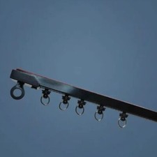 Selbstklebende Gardinenschiene