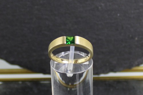 Tsavorit goldring aus 375er - tsavorit,