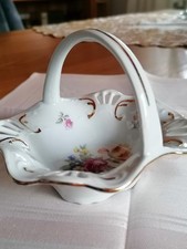 Dekoratives Porzellankörbchen