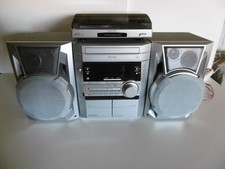 Universum HiFi-Anlage mit 3-CD-Wechsler Kassettenrecorder & Plattenspieler