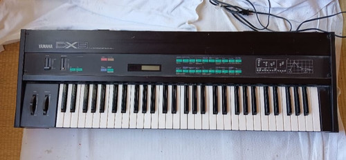 Yamaha dx9 synthesizer - fm,