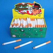 Zigaretten Attrappe qualmt