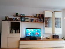 Wohnwand Schrankwand Anbauwand Wohnzimmer weiß Lack und Nussbaum