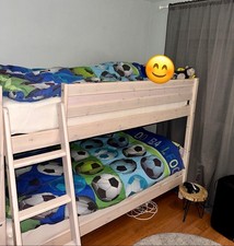 Stabiles Etagenbett aus Massivholz mit Leiter – Abgebaut & Abholbereit