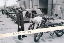 NVA-Foto DDR Oldtimer VEB IFA PKW Trabant Motorrad Zschopau MZ ETZ 250 Parktag