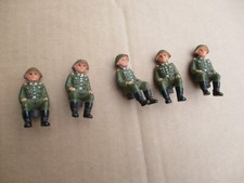 DDR  NVA  5 Soldaten 4,5 cm Hoch aus Masse sitzend  Guter Zustand.