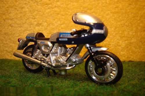 Ducati 900 silber blau - 1:32,
