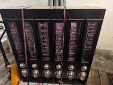 Große Kaffeeschütte, 6-er, Holz, schwarz lackiert, B 1200mm/H 1300mm/ T 400mm