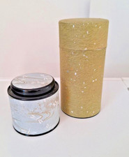 zwei schöne japanische